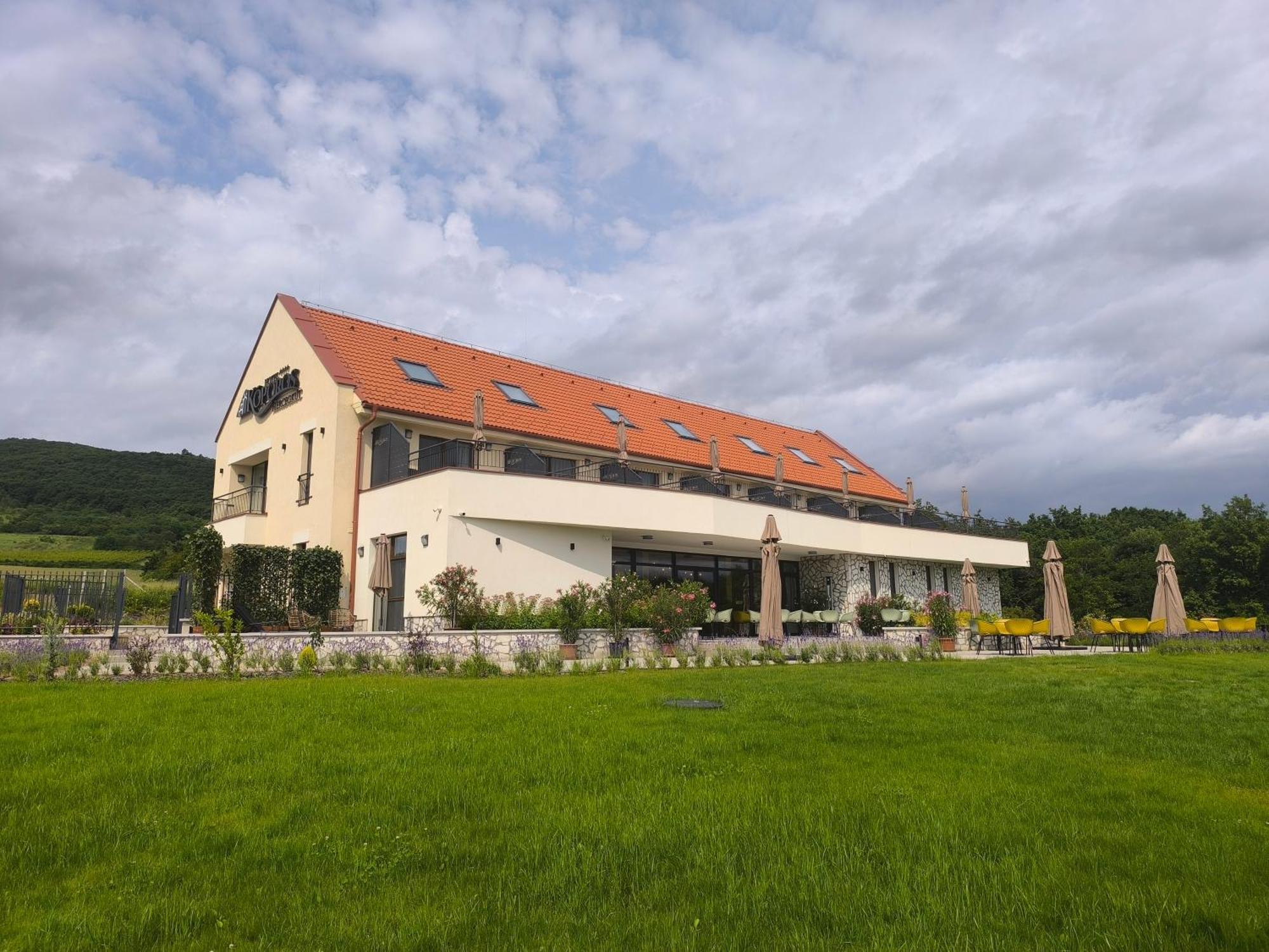 Hotel Koporos Hercegkut Exterior photo